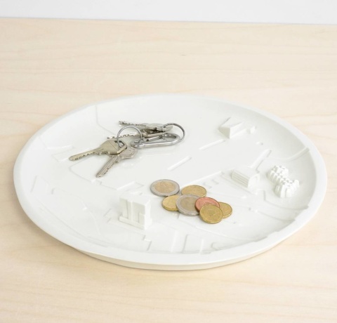 After months of hard work, we are happy to announce the Rotterdam city plate, or in Dutch: De bebouwde kom.
Exclusively available in the webshop for €79,- in limited numbered edition #010