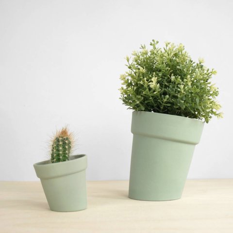 One of the other flowerpots we have, available in two different sizes