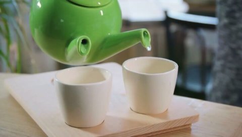 Pouring tea for two in slowmotion