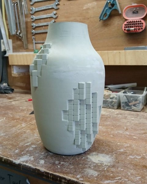 Finishing a mold for an analog/digital vase