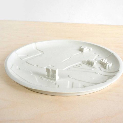 Rotterdam and its typical architecture, created as one porcelain plate. Ideal for sharing snacks or sushi.
.
.
@hutspot @gersmagazine #010