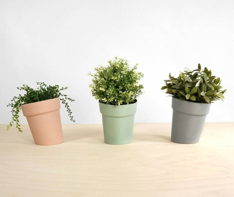 Keep your plants in the distorted flowerpots, available in 3 colors