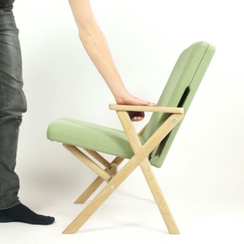 The full transition between a desk- and a lounge chair. The Hybrid Chair Deluxe is driven by a pneumatic piston, and can be locked in any position. .
Support us now on Kickstarter: http://kck.st/2kYMfWj @designmilk @fastcodesign