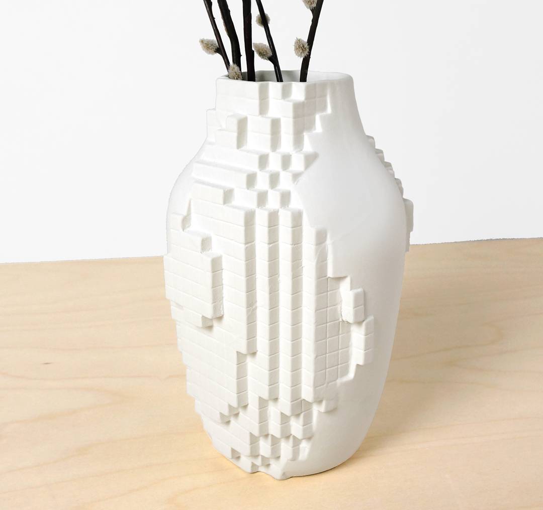 A new arrival in our webshop! the Pixel Vase! A combination of analog and digital. The vase is half organically shaped and half pixelized. Now for: €126