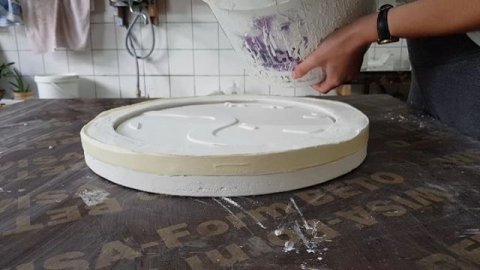 Casting the porcelain city plates