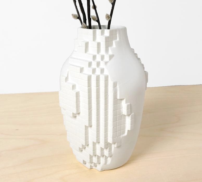Pixel Vase, half pixel, half organic. Half digital half analog